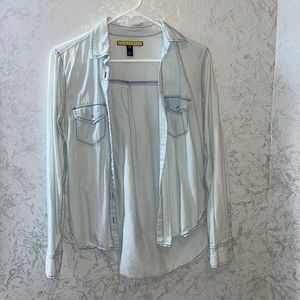 Prince & Fox women's light blue button up shirt